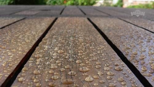 Meble pokryte lakierem