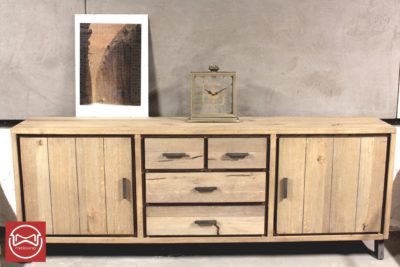 Duża komoda w małym salonie?